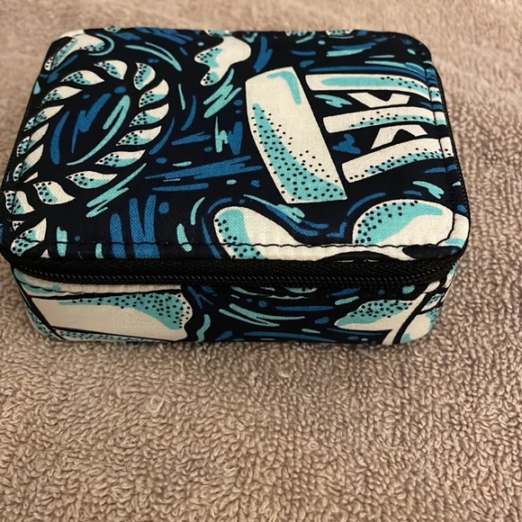 Vera Bradley Travel Pill Case in NWT - Picture 3 of 7